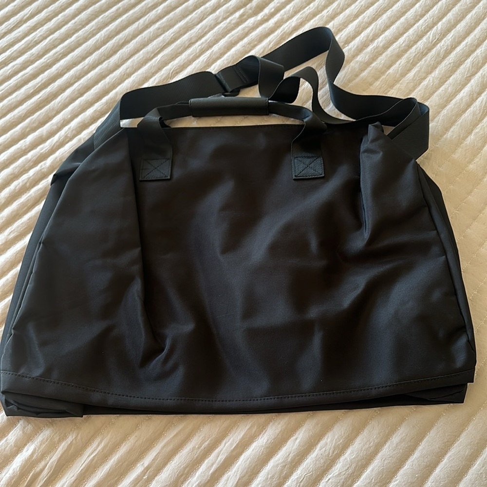 Brand new Kenneth Cole bag - Picture 2 of 5